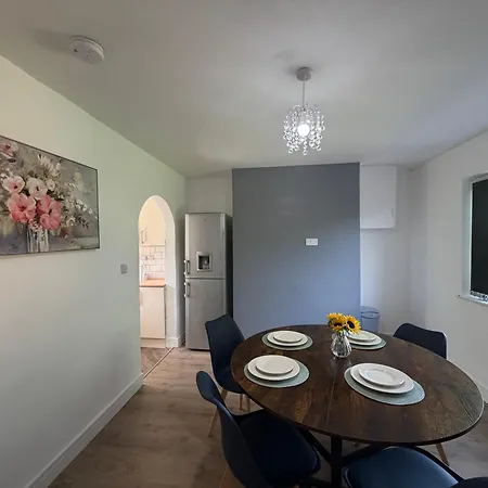 Holiday home For Contractors&family Leeds (West Yorkshire)