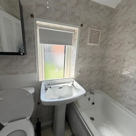 For Contractors&family Leeds (West Yorkshire)